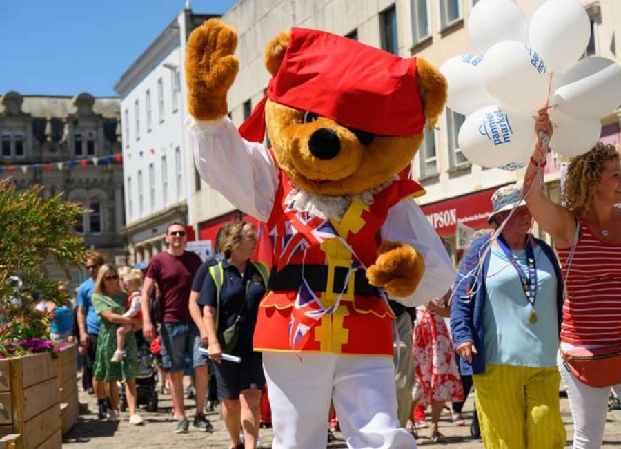 0622-0110-PR4Photos-Truro-Jubilee-Parade-pwq3h5hv4jjxzsyiw19d4rnn17yqbzpz2ke19dwjeo