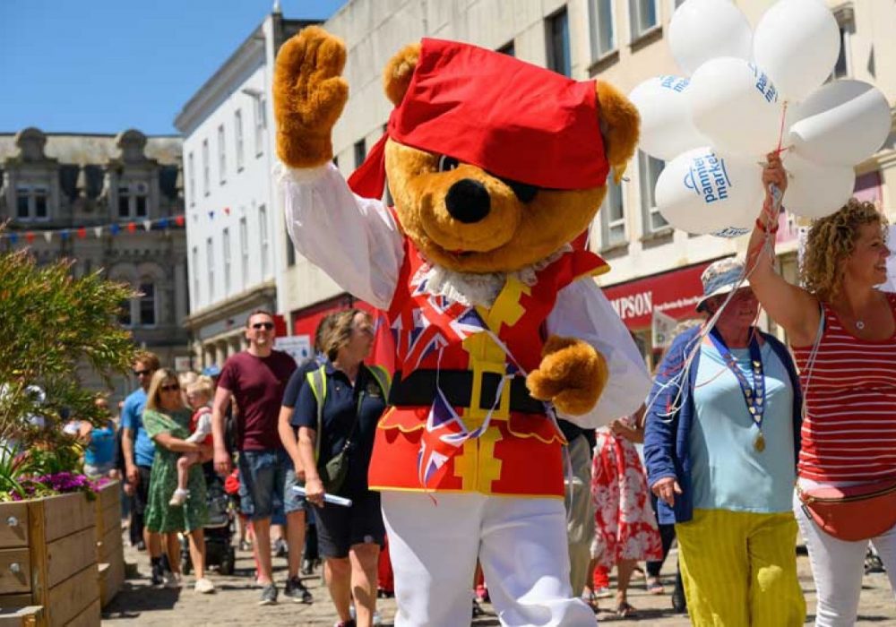 0622-0110-PR4Photos-Truro-Jubilee-Parade-pwq3h5hv4jjxzsyiw19d4rnn17yqbzpz2ke19dwjeo