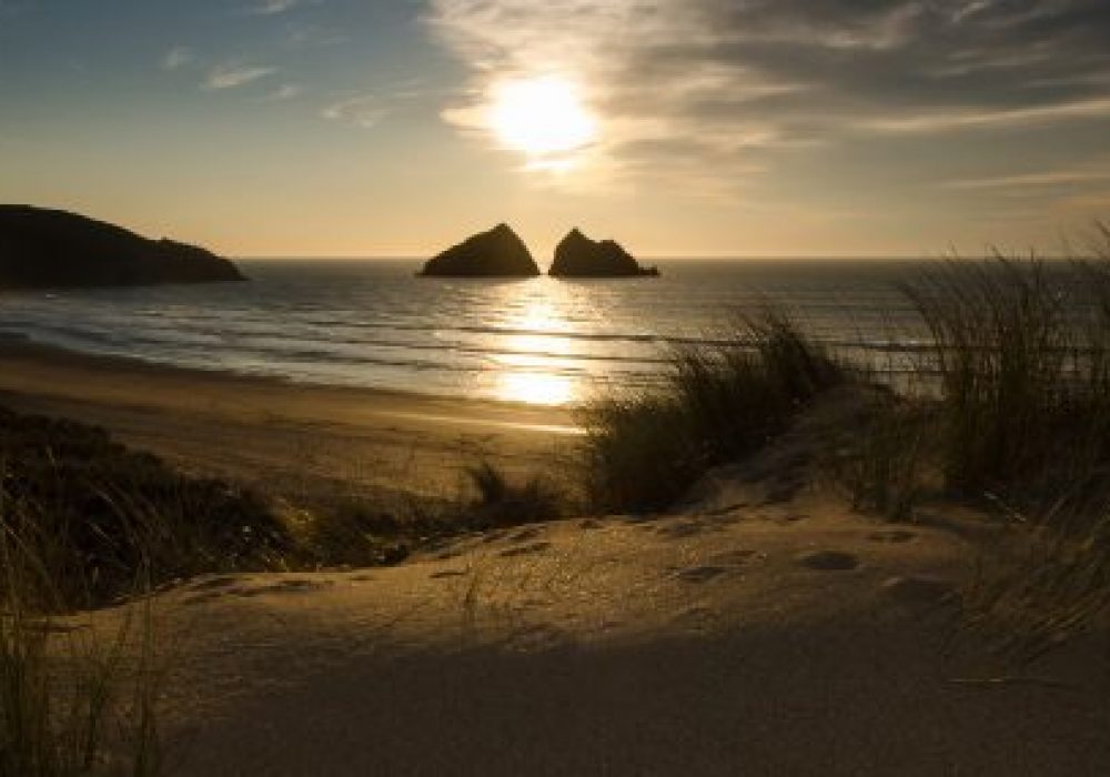 Holywell-Bay-AdobeStock_142379035-470x285