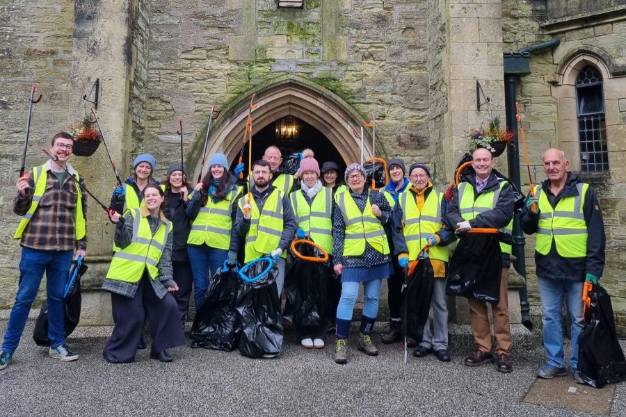 Team-getting-ready-to-litter-pick-on-Tregolls-Rd