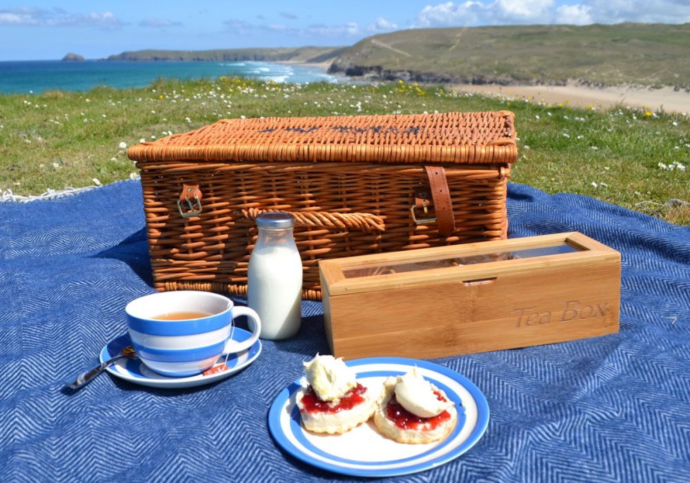 Untitled-1_0001_3.cream_tea_picnic