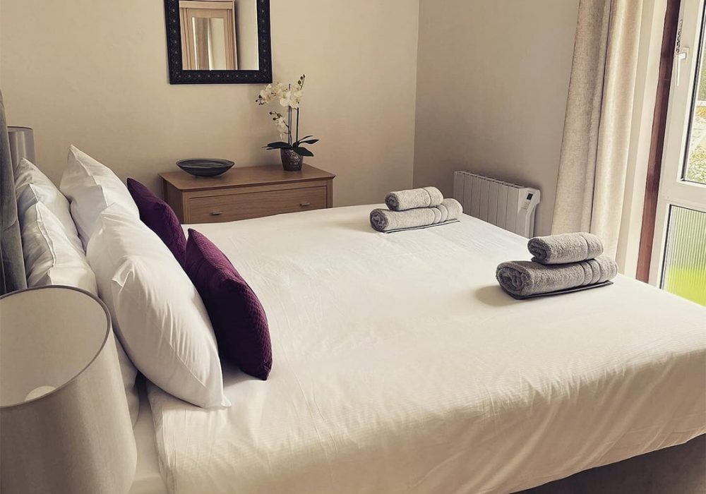 Untitled-1_0003_superking-bedroom-inf