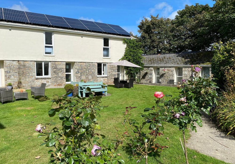 Untitled-1_0012_communal-courtyard-of