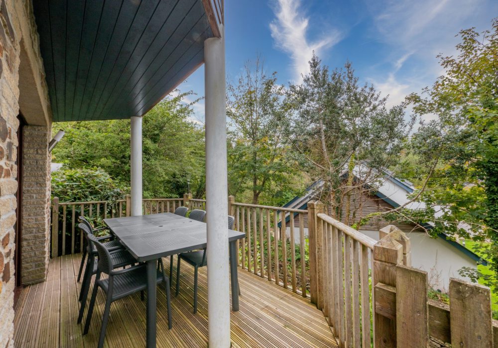 croft cottage octagonal design balcony with patio furniture (1)