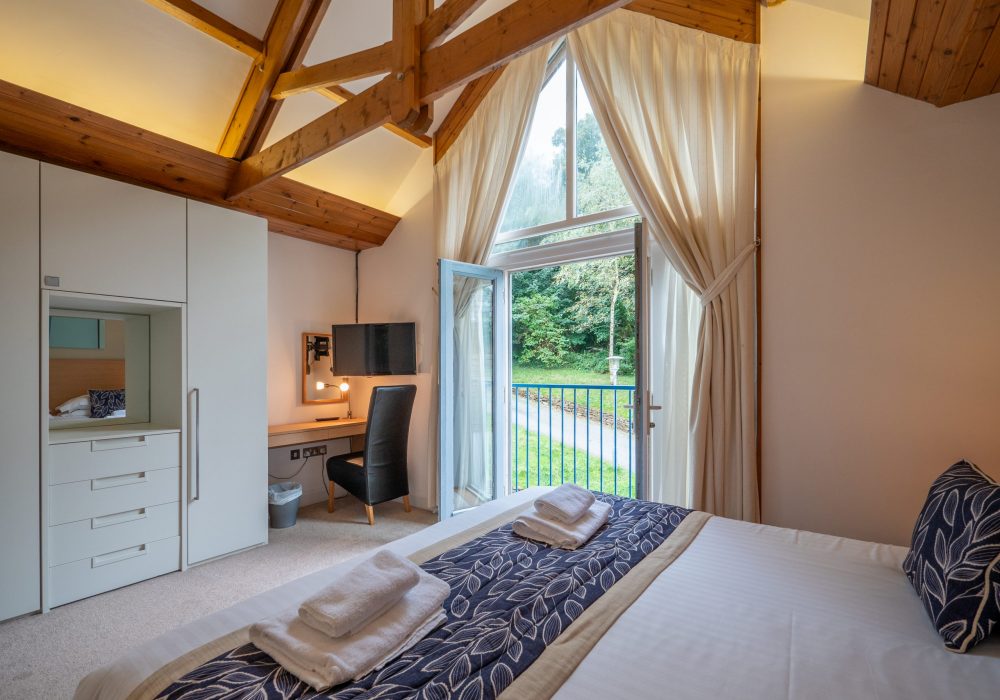 haven cottage master bedroom balcony vault window and beam ceiling the valley cornwall (2)