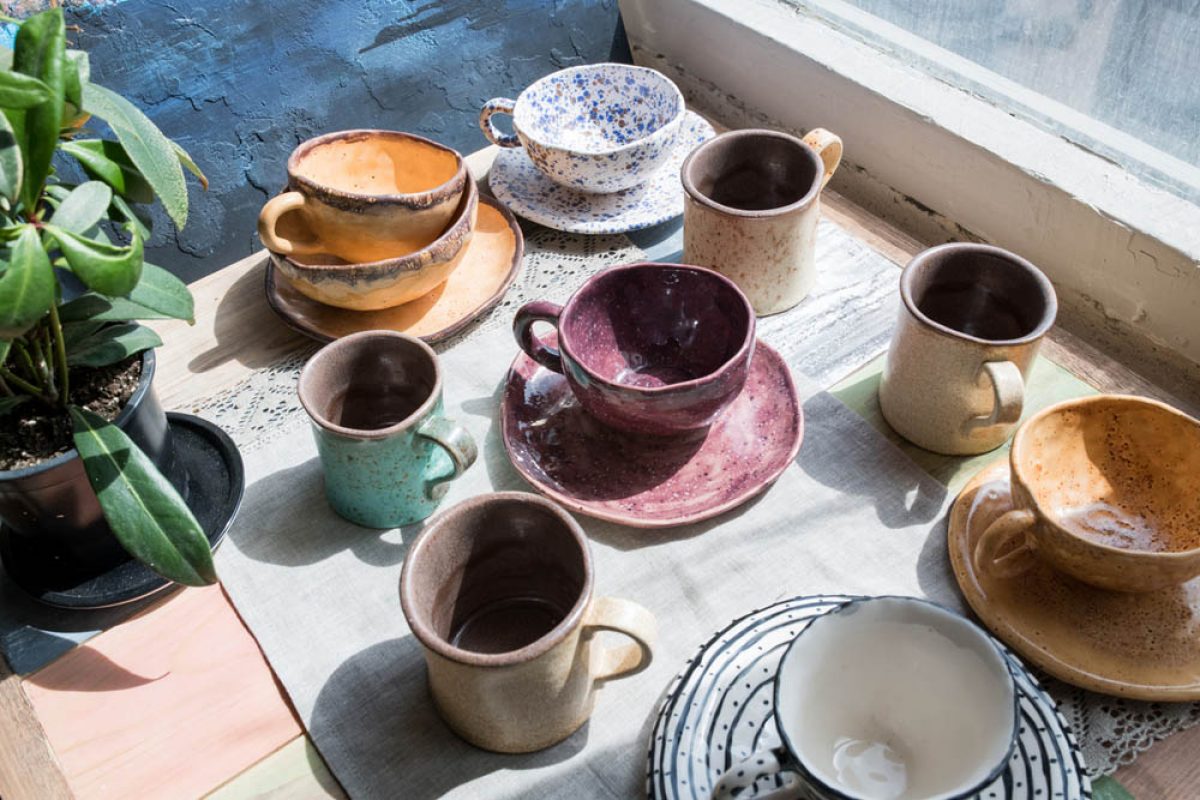 Multicolored ceramic crockery