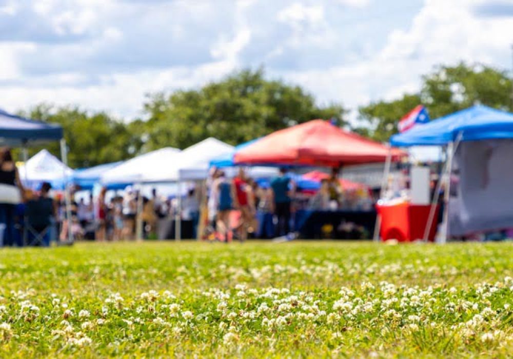 Defocused photo of a weekend cultural festival in a public park.